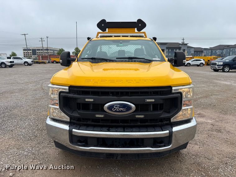 image for item ET6232 2022 Ford F350 Super Duty utility bed pickup truck