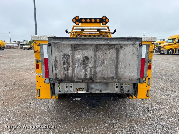 image for item ET6232 2022 Ford F350 Super Duty utility bed pickup truck