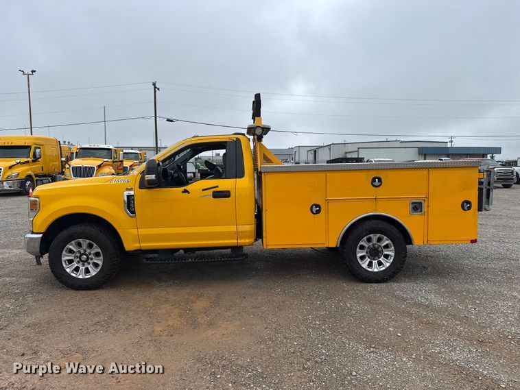 image for item ET6232 2022 Ford F350 Super Duty utility bed pickup truck