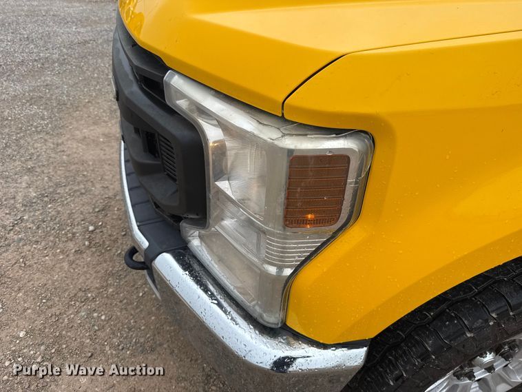image for item ET6232 2022 Ford F350 Super Duty utility bed pickup truck