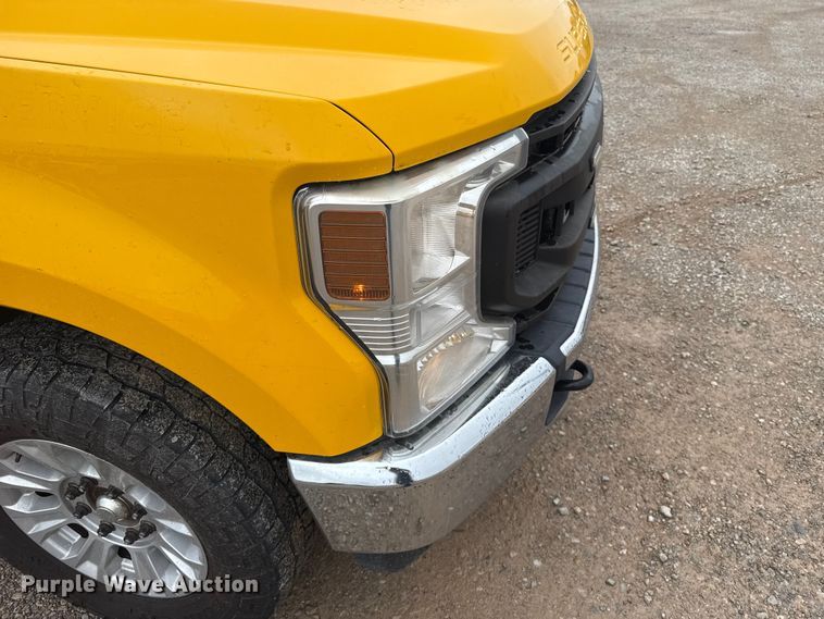 image for item ET6232 2022 Ford F350 Super Duty utility bed pickup truck