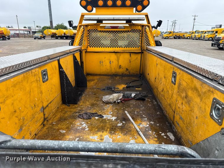 image for item ET6232 2022 Ford F350 Super Duty utility bed pickup truck