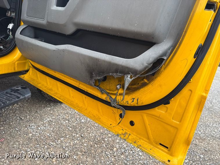image for item ET6232 2022 Ford F350 Super Duty utility bed pickup truck