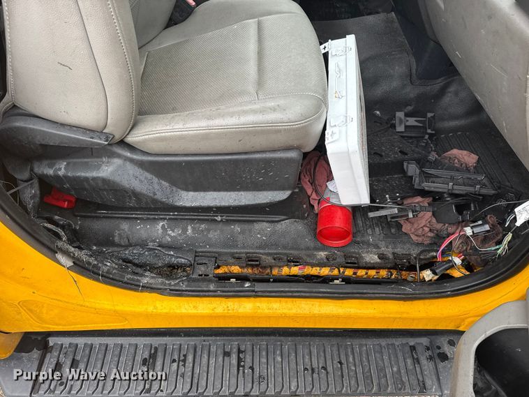 image for item ET6232 2022 Ford F350 Super Duty utility bed pickup truck