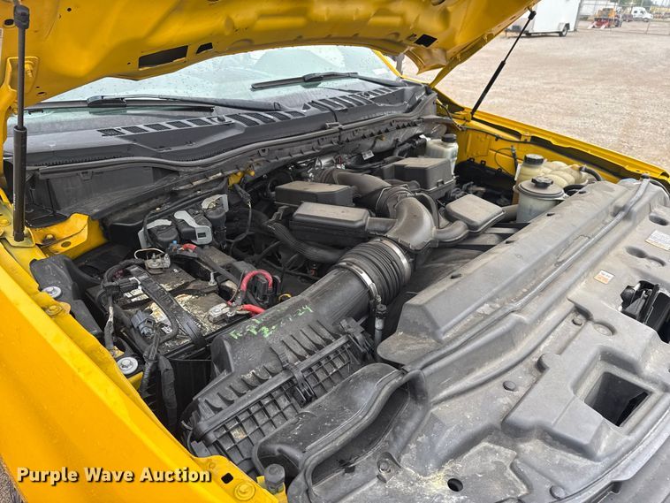 image for item ET6232 2022 Ford F350 Super Duty utility bed pickup truck