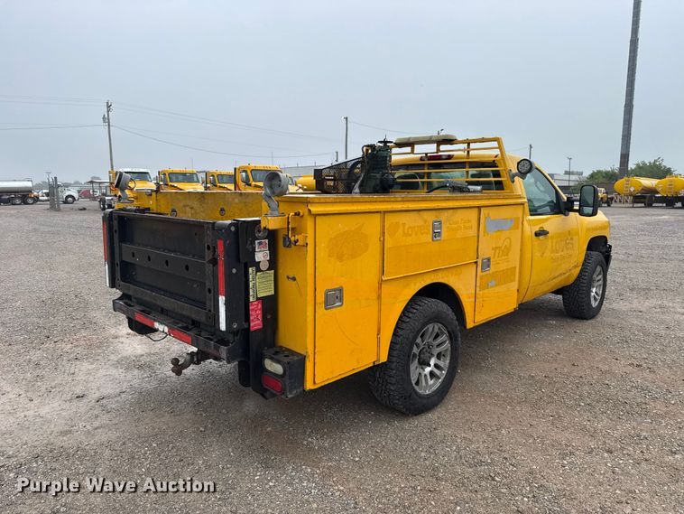 image for item ET6233 2014 Chevrolet Silverado 3500HD utility bed pickup truck