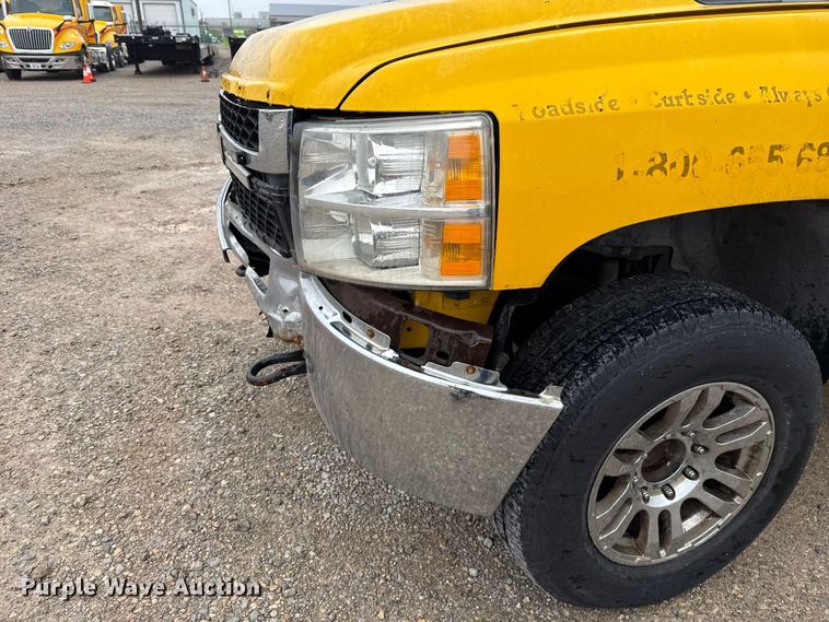 image for item ET6233 2014 Chevrolet Silverado 3500HD utility bed pickup truck