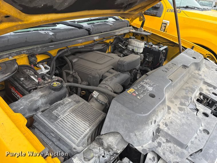 image for item ET6233 2014 Chevrolet Silverado 3500HD utility bed pickup truck