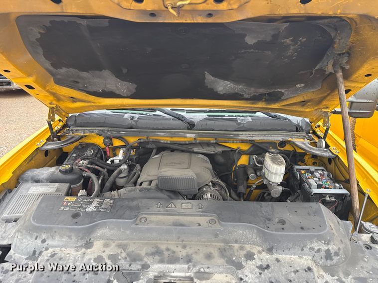 image for item ET6233 2014 Chevrolet Silverado 3500HD utility bed pickup truck