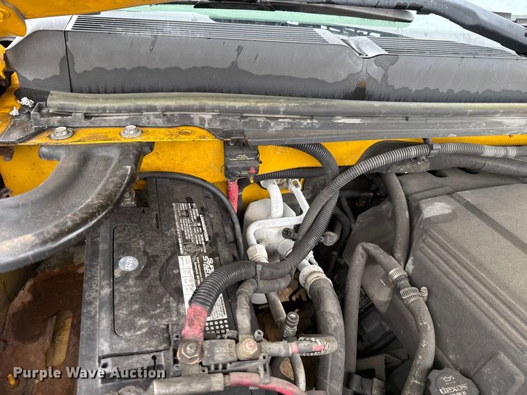 image for item ET6233 2014 Chevrolet Silverado 3500HD utility bed pickup truck