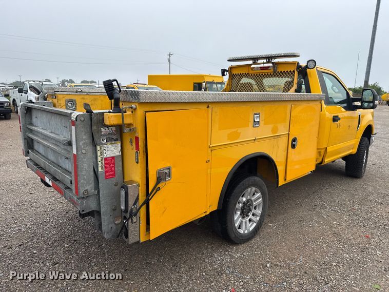 image for item ET6234 2019 Ford F350 Super Duty utility bed pickup truck