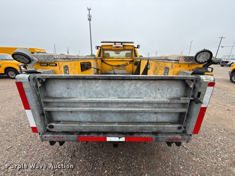 image for item ET6234 2019 Ford F350 Super Duty utility bed pickup truck