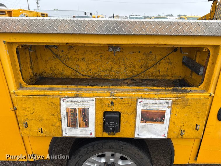 image for item ET6234 2019 Ford F350 Super Duty utility bed pickup truck