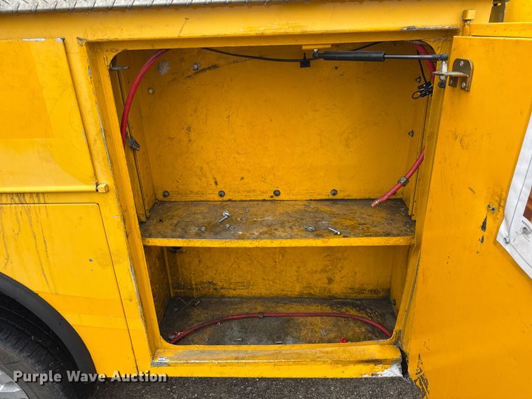 image for item ET6234 2019 Ford F350 Super Duty utility bed pickup truck