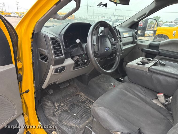 image for item ET6234 2019 Ford F350 Super Duty utility bed pickup truck