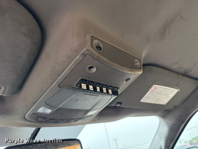 image for item ET6234 2019 Ford F350 Super Duty utility bed pickup truck