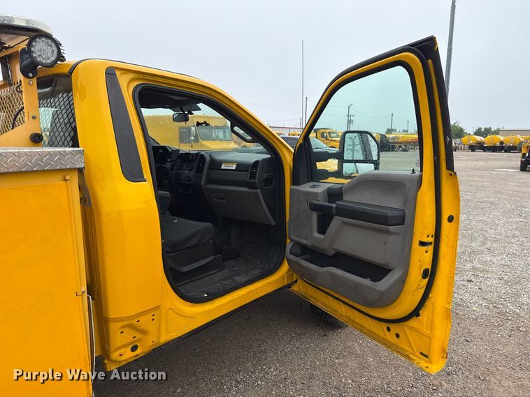 image for item ET6234 2019 Ford F350 Super Duty utility bed pickup truck