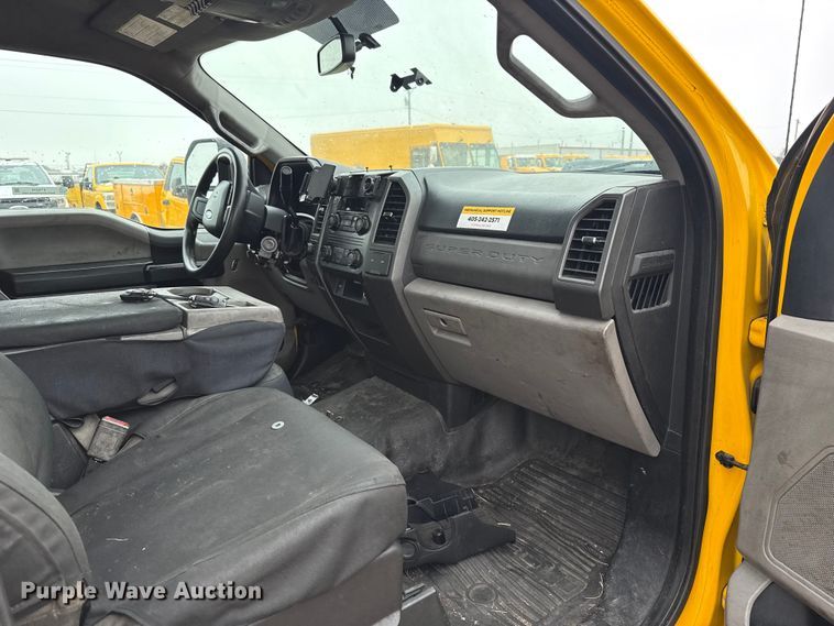image for item ET6234 2019 Ford F350 Super Duty utility bed pickup truck