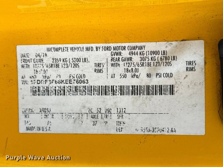 image for item ET6234 2019 Ford F350 Super Duty utility bed pickup truck