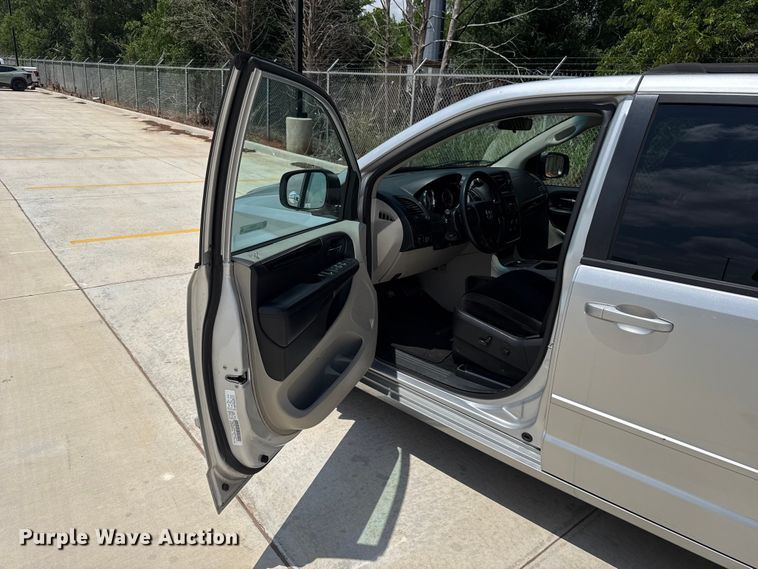 image for item ET6241 2012 Dodge Grand Caravan van