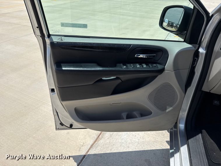 image for item ET6241 2012 Dodge Grand Caravan van