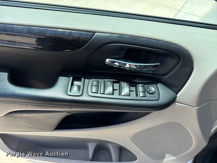 image for item ET6241 2012 Dodge Grand Caravan van