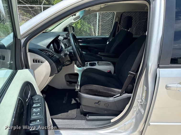 image for item ET6241 2012 Dodge Grand Caravan van
