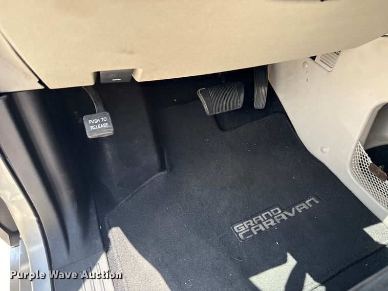 image for item ET6241 2012 Dodge Grand Caravan van