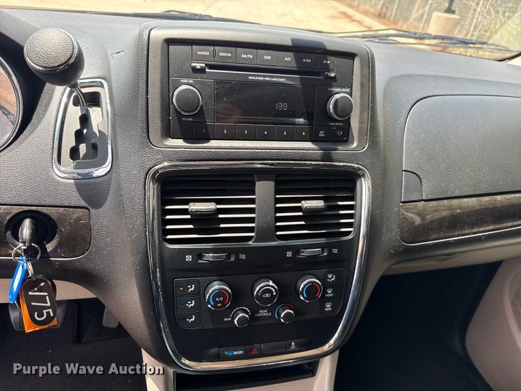 image for item ET6241 2012 Dodge Grand Caravan van