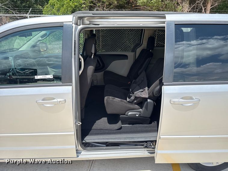 image for item ET6241 2012 Dodge Grand Caravan van