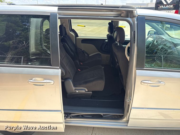 image for item ET6241 2012 Dodge Grand Caravan van