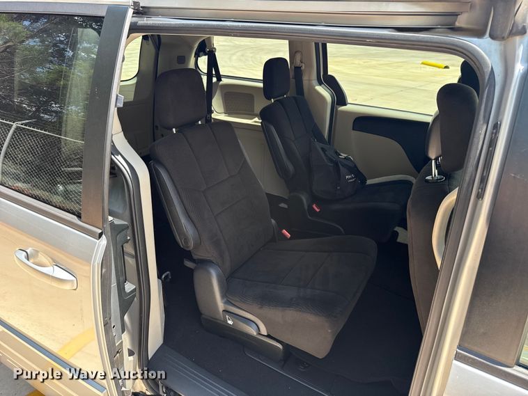 image for item ET6241 2012 Dodge Grand Caravan van