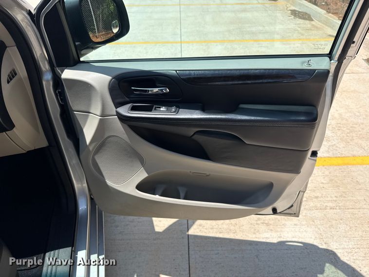 image for item ET6241 2012 Dodge Grand Caravan van