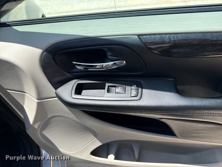 image for item ET6241 2012 Dodge Grand Caravan van