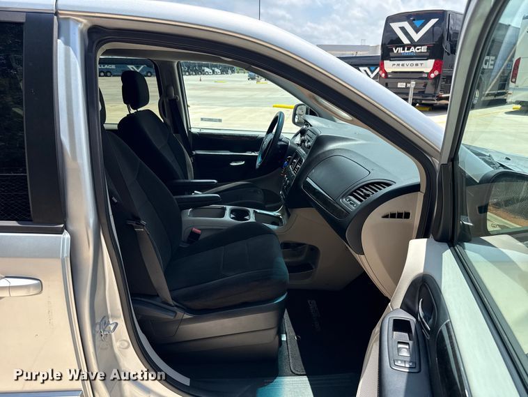 image for item ET6241 2012 Dodge Grand Caravan van