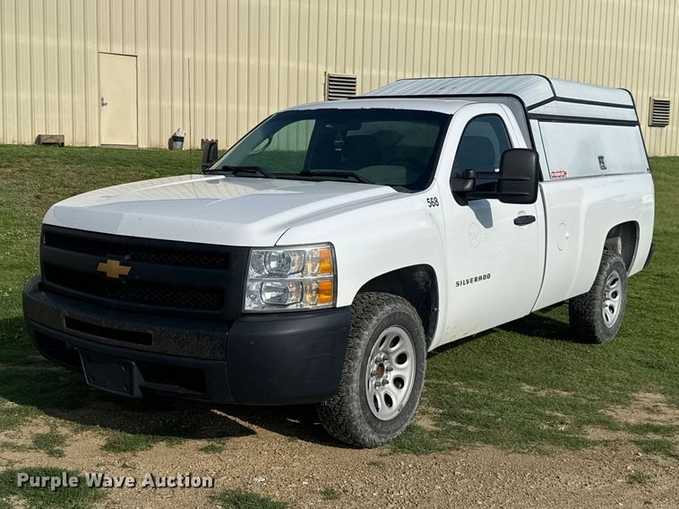 image for item ET6250 2013 Chevrolet Silverado 1500 pickup truck