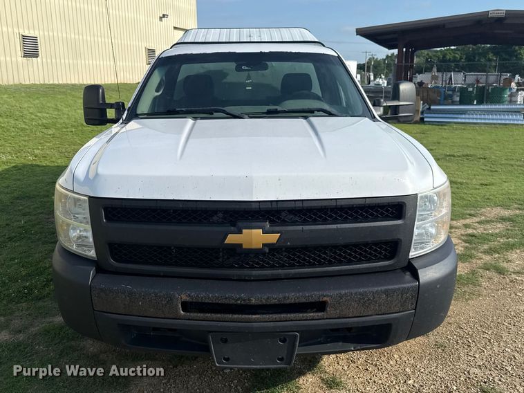 image for item ET6250 2013 Chevrolet Silverado 1500 pickup truck