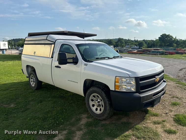 image for item ET6250 2013 Chevrolet Silverado 1500 pickup truck