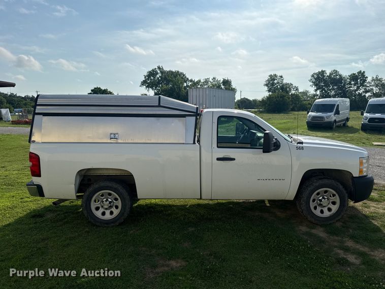 image for item ET6250 2013 Chevrolet Silverado 1500 pickup truck