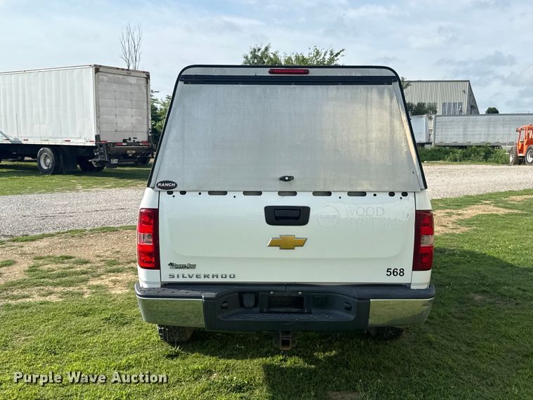 image for item ET6250 2013 Chevrolet Silverado 1500 pickup truck