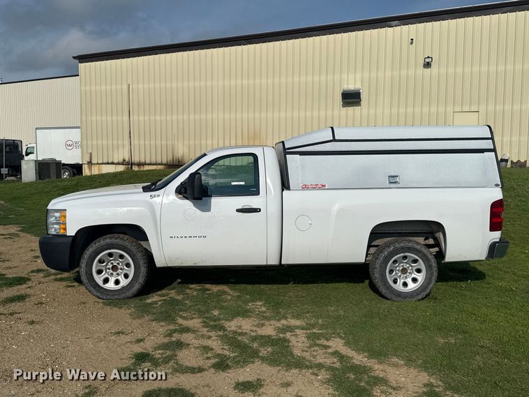 image for item ET6250 2013 Chevrolet Silverado 1500 pickup truck