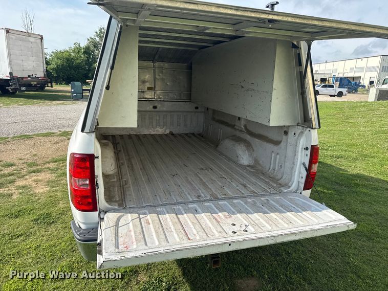 image for item ET6250 2013 Chevrolet Silverado 1500 pickup truck