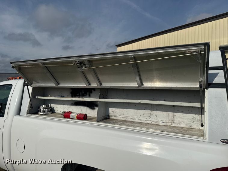 image for item ET6250 2013 Chevrolet Silverado 1500 pickup truck