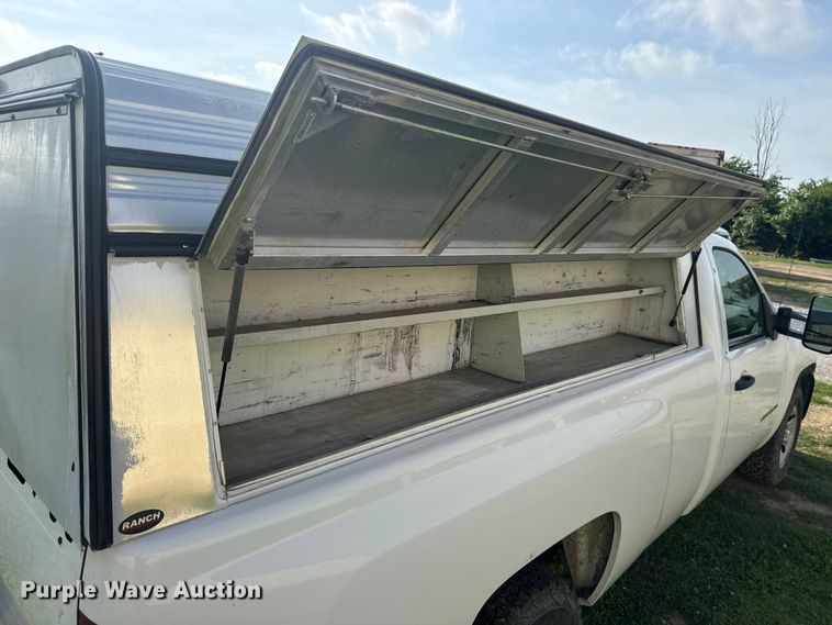 image for item ET6250 2013 Chevrolet Silverado 1500 pickup truck