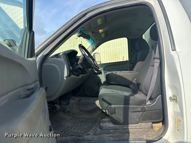 image for item ET6250 2013 Chevrolet Silverado 1500 pickup truck