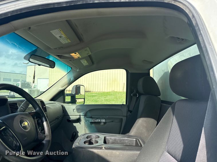image for item ET6250 2013 Chevrolet Silverado 1500 pickup truck