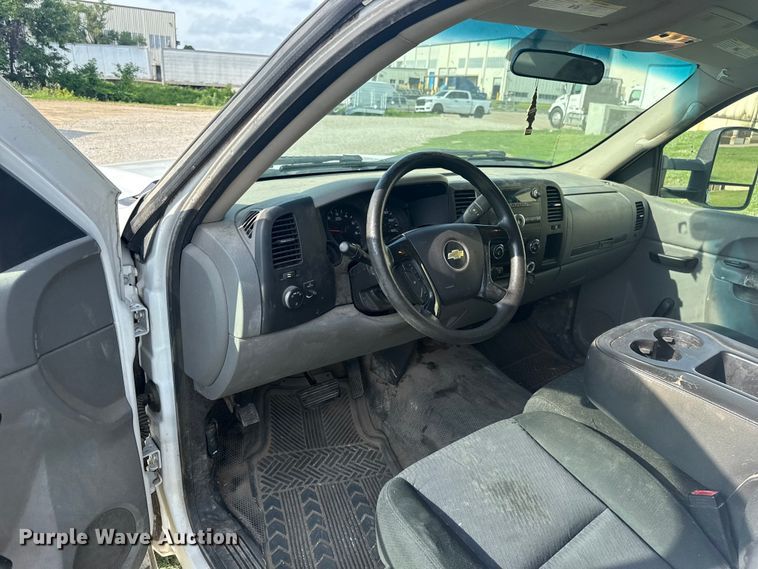 image for item ET6250 2013 Chevrolet Silverado 1500 pickup truck
