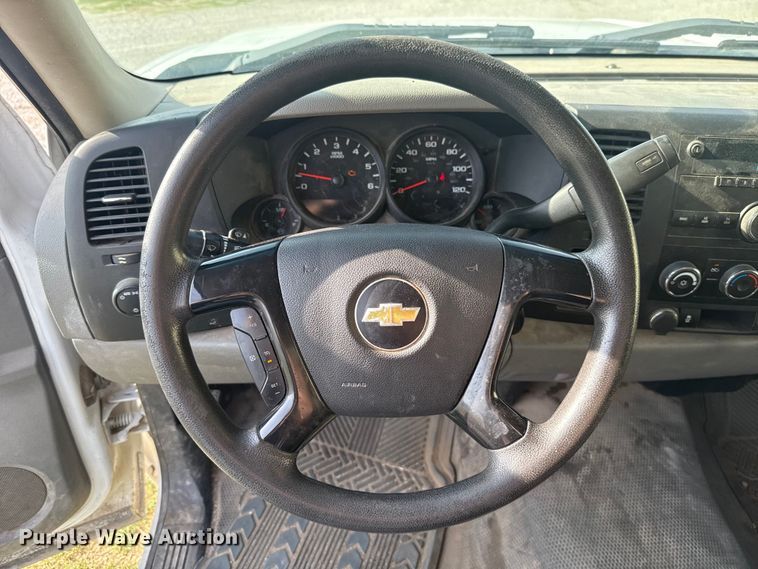 image for item ET6250 2013 Chevrolet Silverado 1500 pickup truck