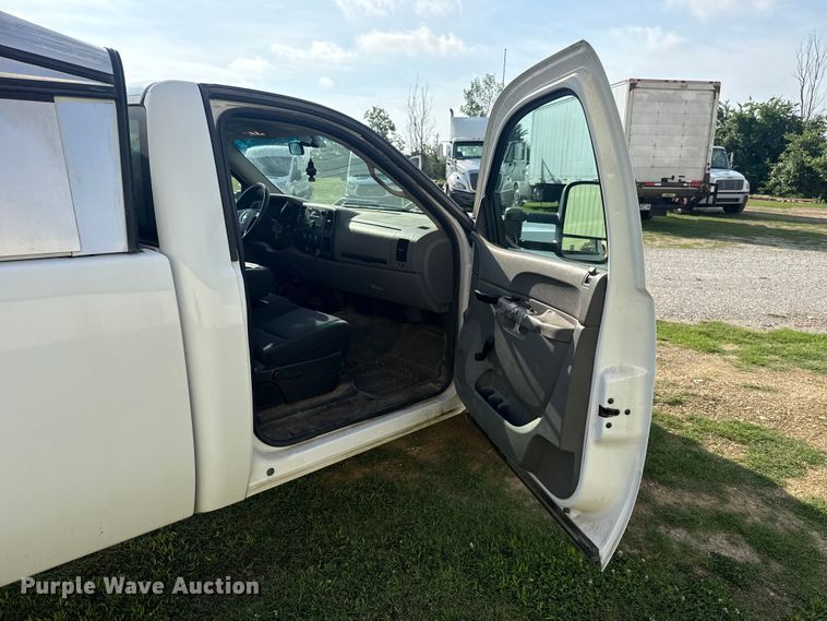 image for item ET6250 2013 Chevrolet Silverado 1500 pickup truck