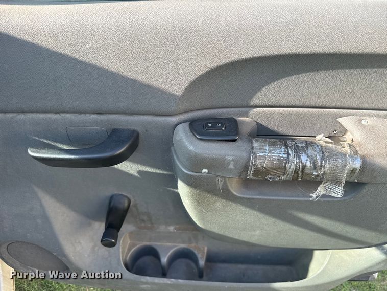 image for item ET6250 2013 Chevrolet Silverado 1500 pickup truck